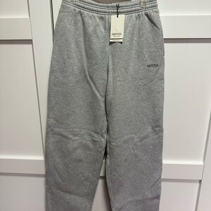 Aritzia heather chrome sweatfleece boyfriend fit sweatpants
